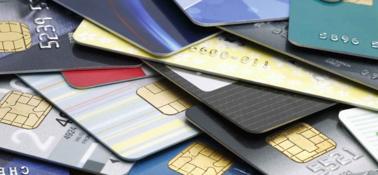 How to use credit cards correctly and not fall into temptations
