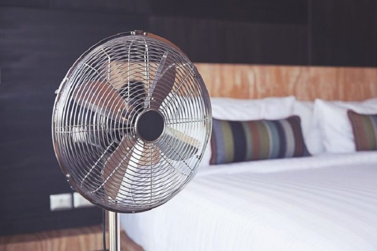 why-you-should-stop-sleeping-with-fan-on-buzz-up